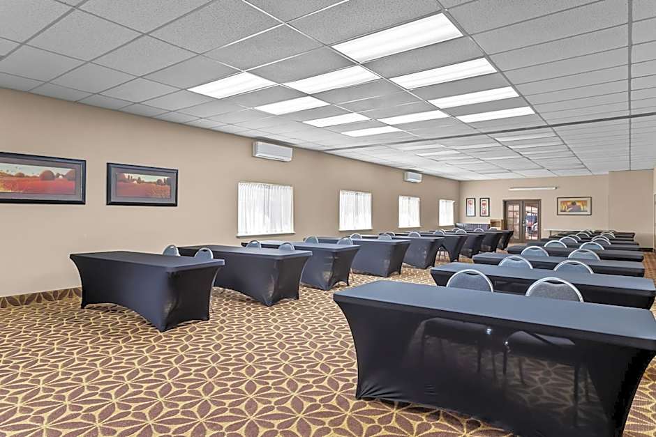Comfort Inn City of Natural Lakes
