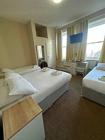 Quadruple Room with Shower