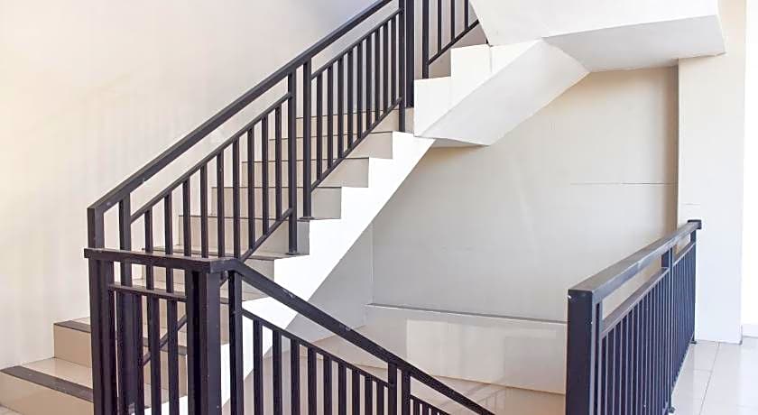 RedDoorz near Alun Alun Wonosobo