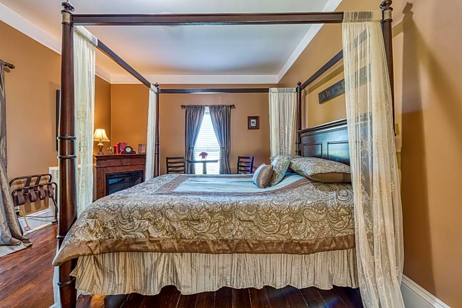 Monroe Manor Inn