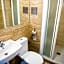 City Hotel B&B, reception 24 7, 800m od-from R1, free parking