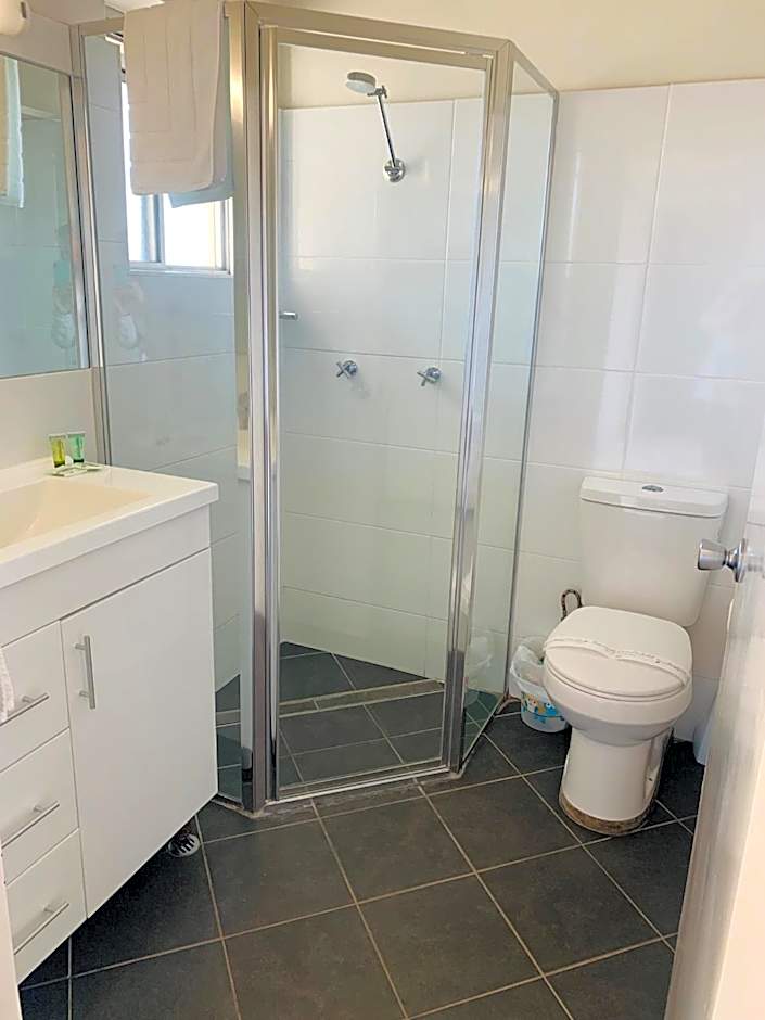 Zorba Waterfront Motel