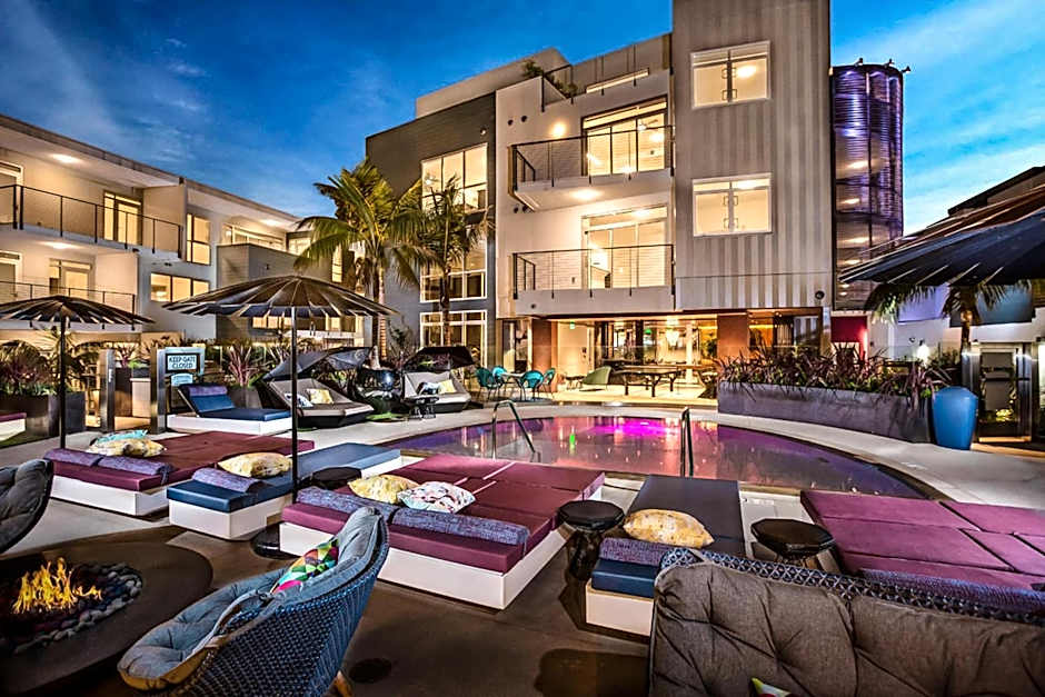 Beverly Grove Chic City Oasis 2 BR Apt with Den 138