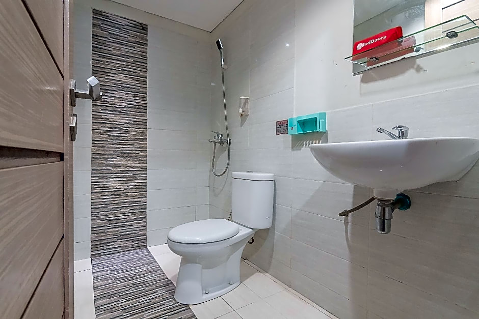 RedDoorz Plus near Sepinggan Airport 3 Balikpapan