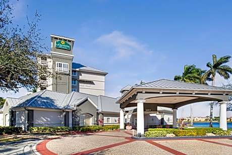 La Quinta Inn & Suites by Wyndham Fort Lauderdale Airport
