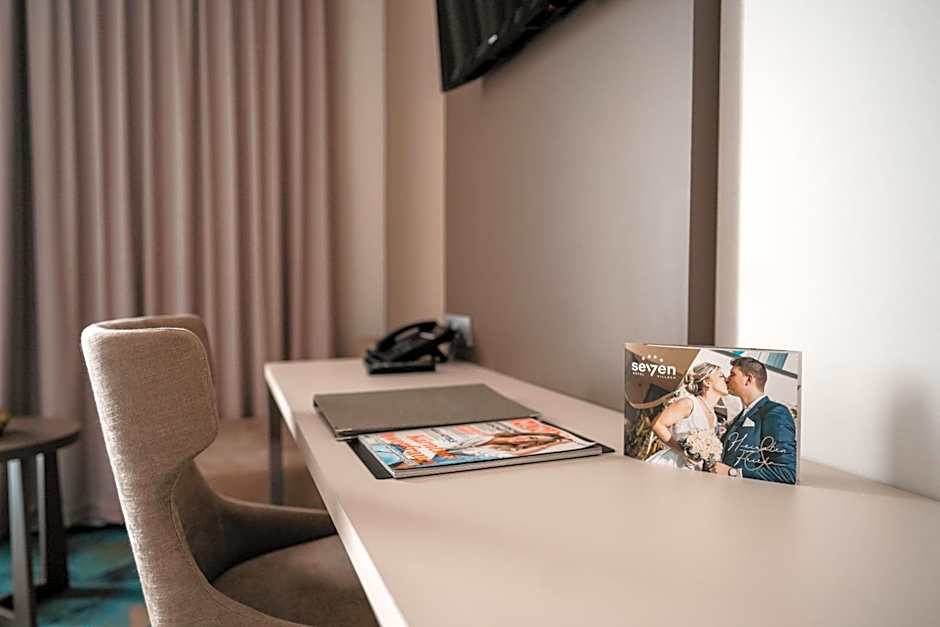 Hotel Seven