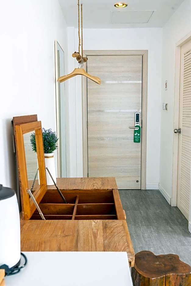 Meow Cat Cafe & Hotel