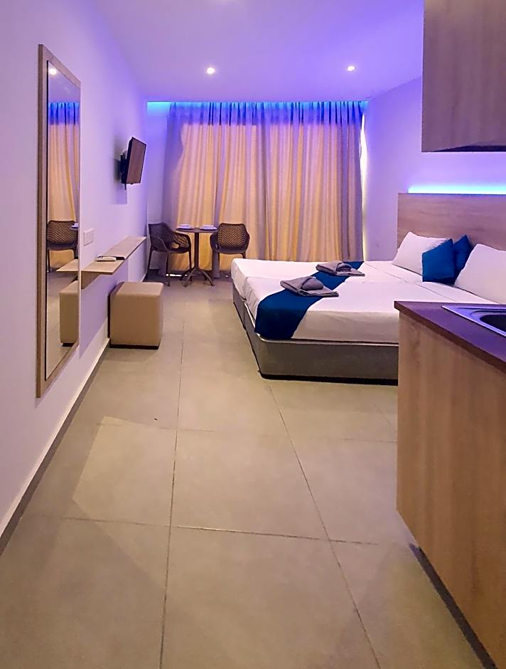 Sun Plaza Suites - Adults Only