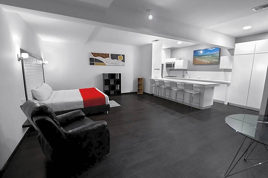 Photo 1 of 4 of Queen Suite