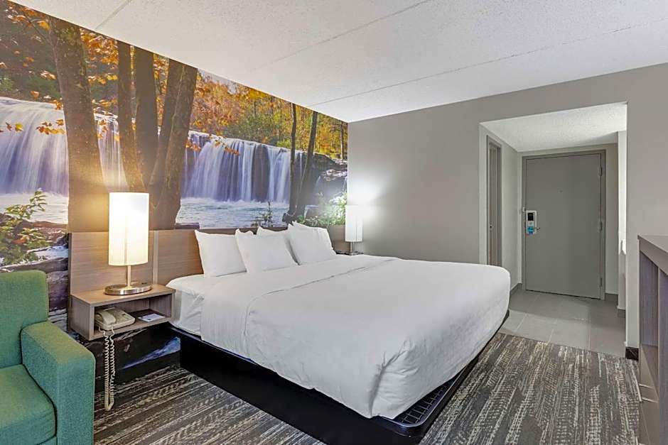 Clarion Pointe Near Erie Casino