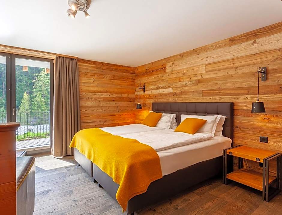 22 Summits Apartments