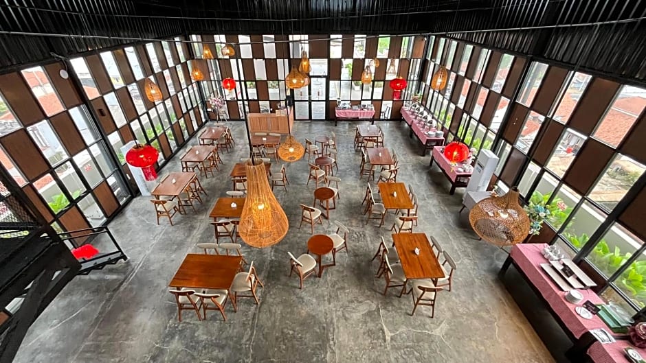 Front One Hotel Gombong