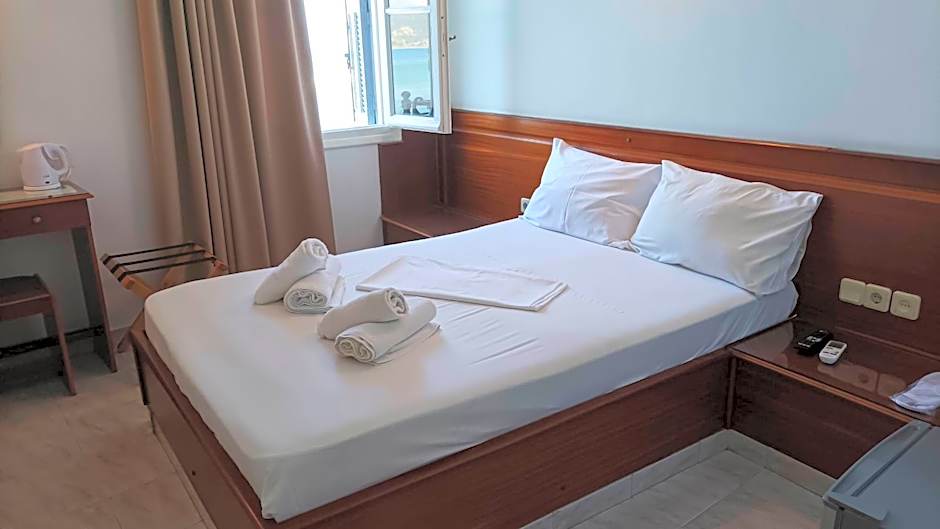 Leonidas Hotel