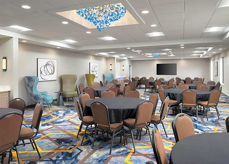 Hampton Inn & Suites Dallas-DFW ARPT W-SH 183 Hurst