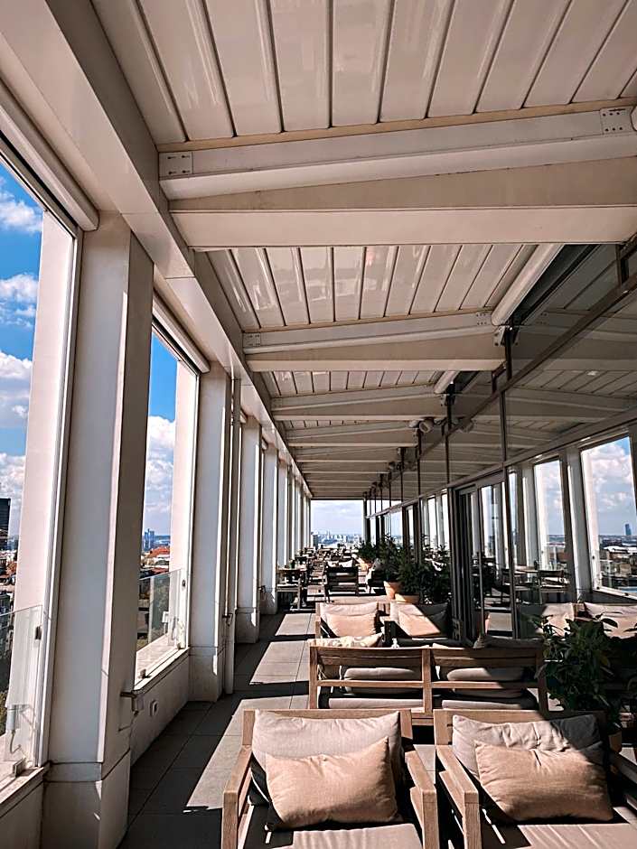 Metropol Palace, Belgrade