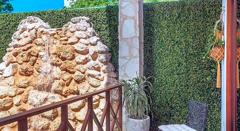 Lagoon Boutique Hotel