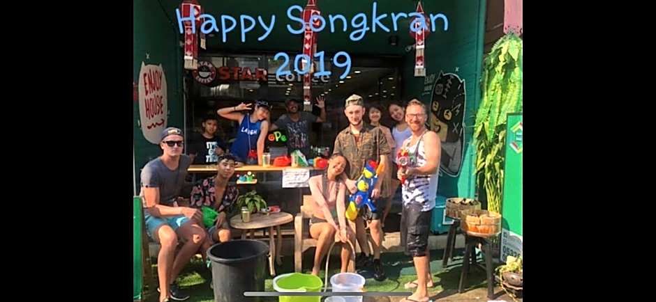 Lazy Gibbon 1 Chiang Mai - Tha Phae Gate