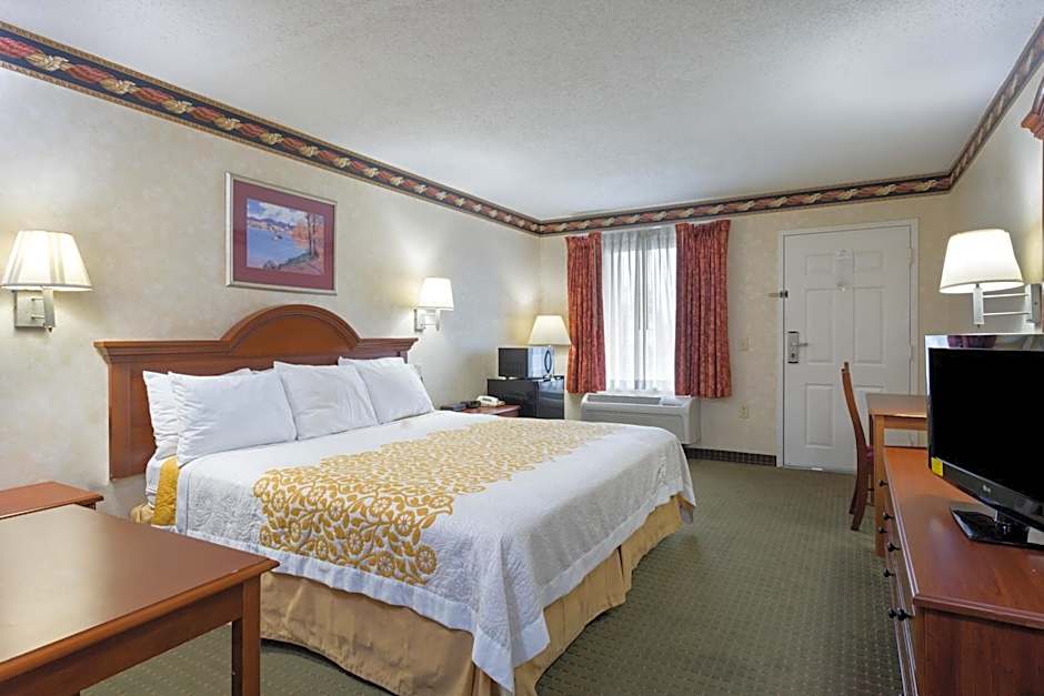 Days Inn by Wyndham Clinton