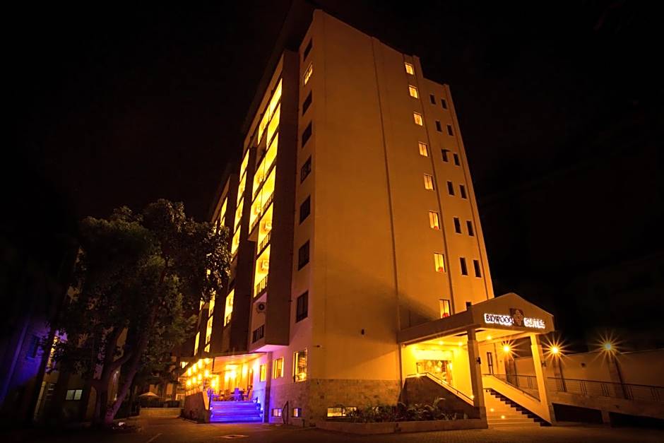 Bidwood Suite Hotel, Opposite Sarit Centre