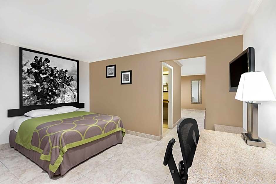 Super 8 by Wyndham McAllen/Downtown