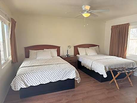 Lakeshore Lodge