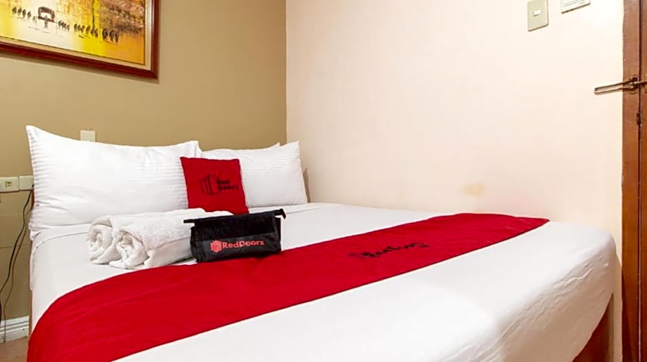 RedDoorz @ Downtown Tacloban