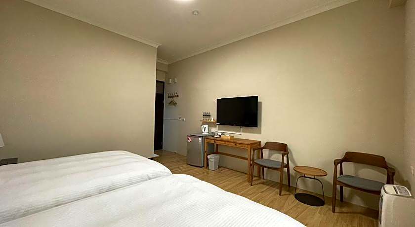 Small Ryukyu Loju sunrise Inn