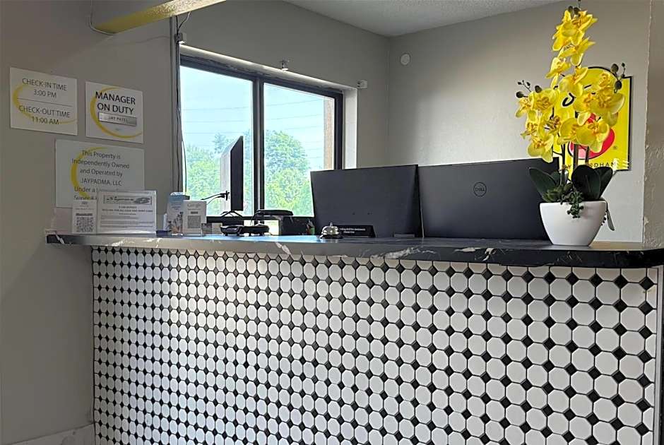 Super 8 by Wyndham Evansville East