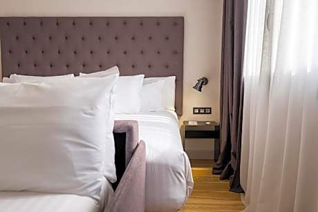 Family Room (2 Adults + 2 Children)