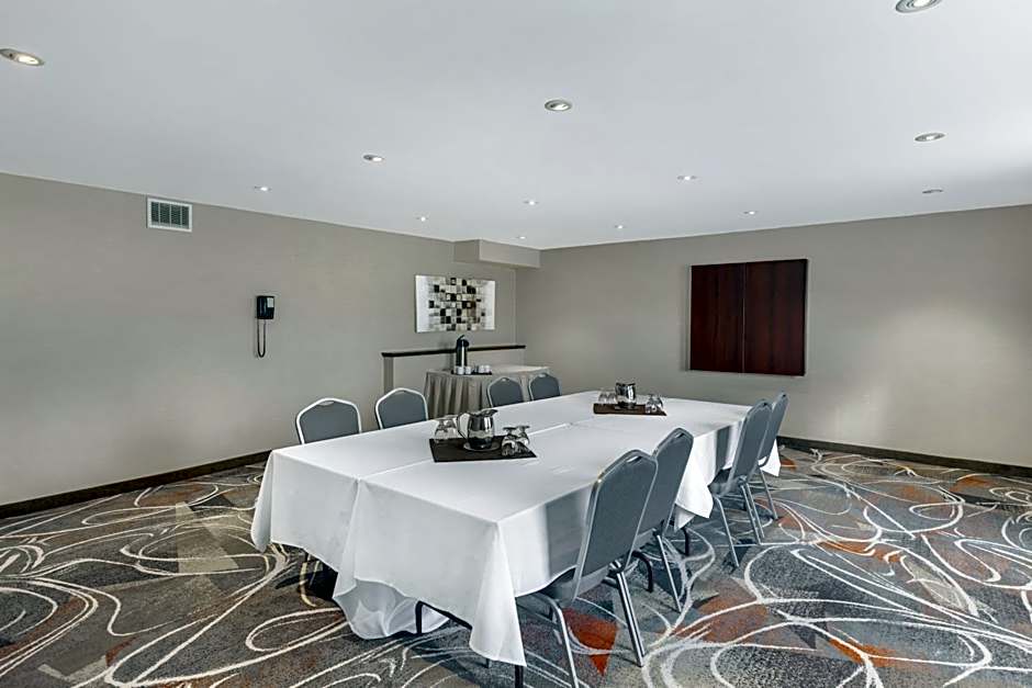 Best Western Plus Rose City Suites