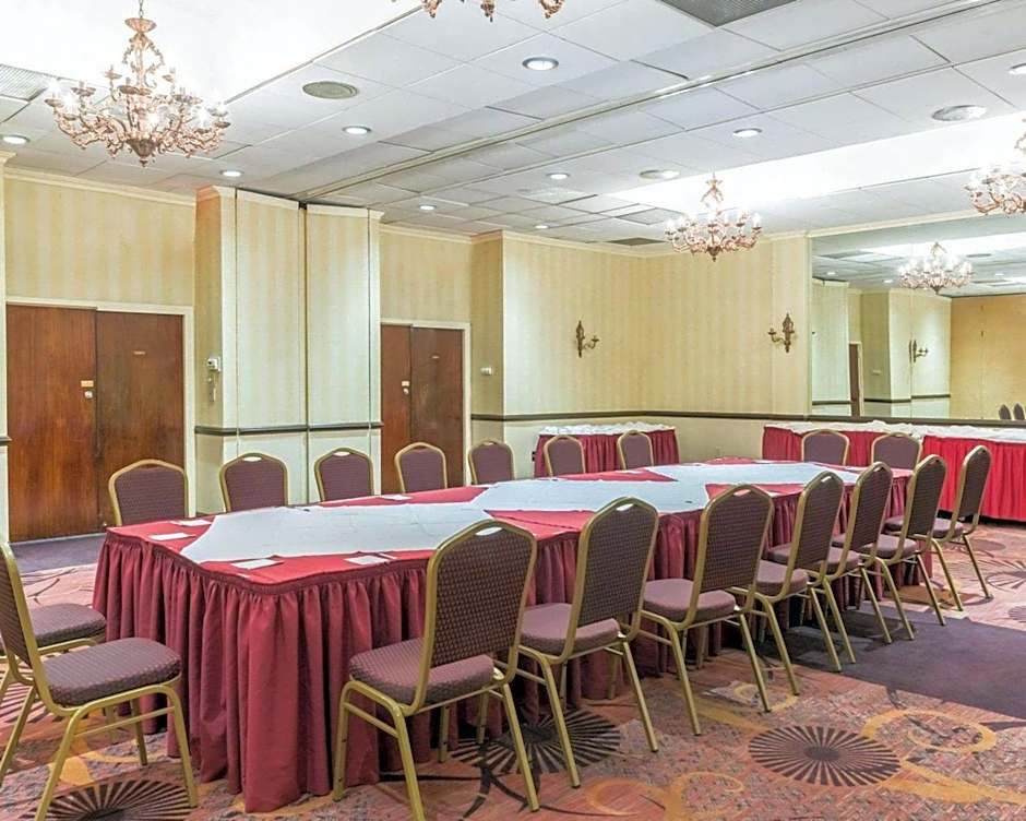 Clarion Hotel Somerset - New Brunswick