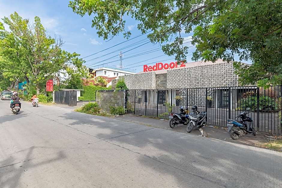 RedDoorz Plus near UNIMED Medan