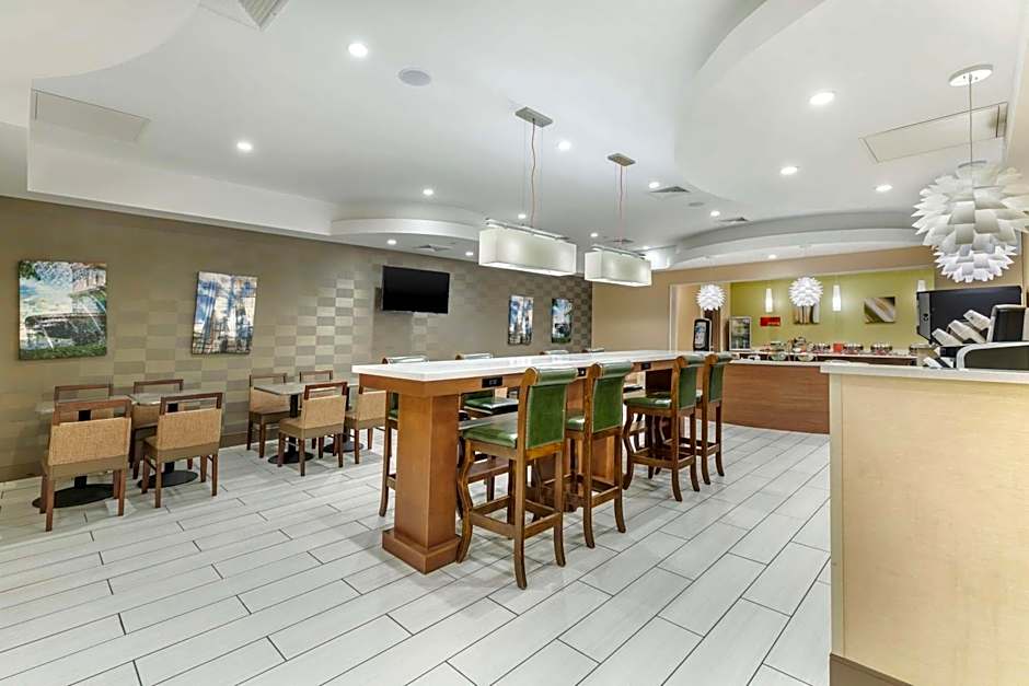 Best Western Plus New Englander