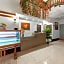 Urbanview Hotel Tropical Ketapang by RedDoorz