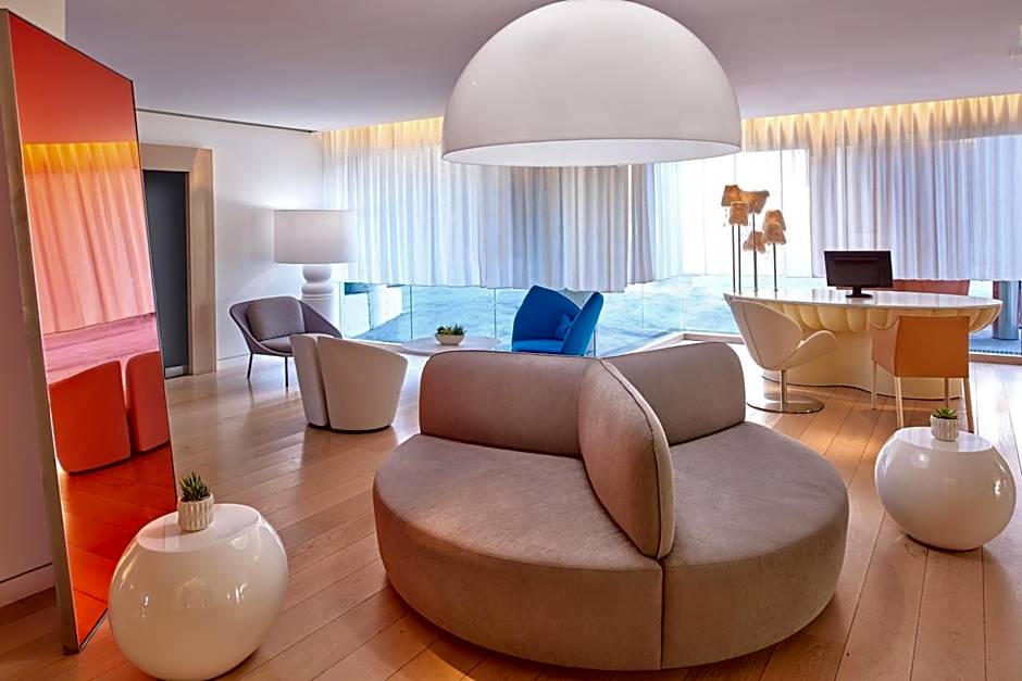 The Valorian Los Angeles, Curio Collection by Hilton