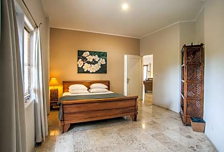 Apartment With Shared Bathroom