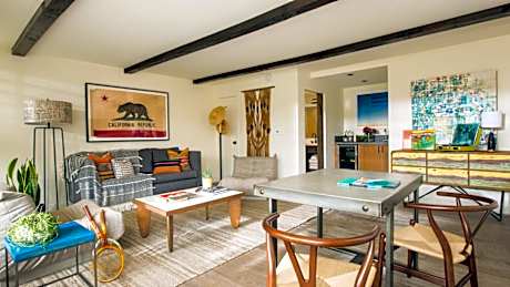 1 Sofabed Parlor Room