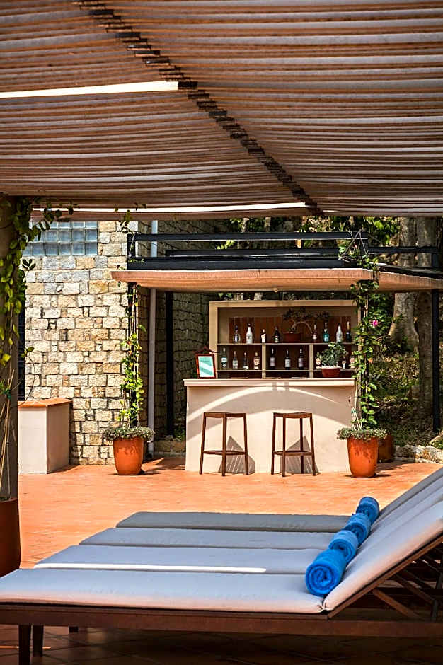 Victoria Nui Sam Lodge
