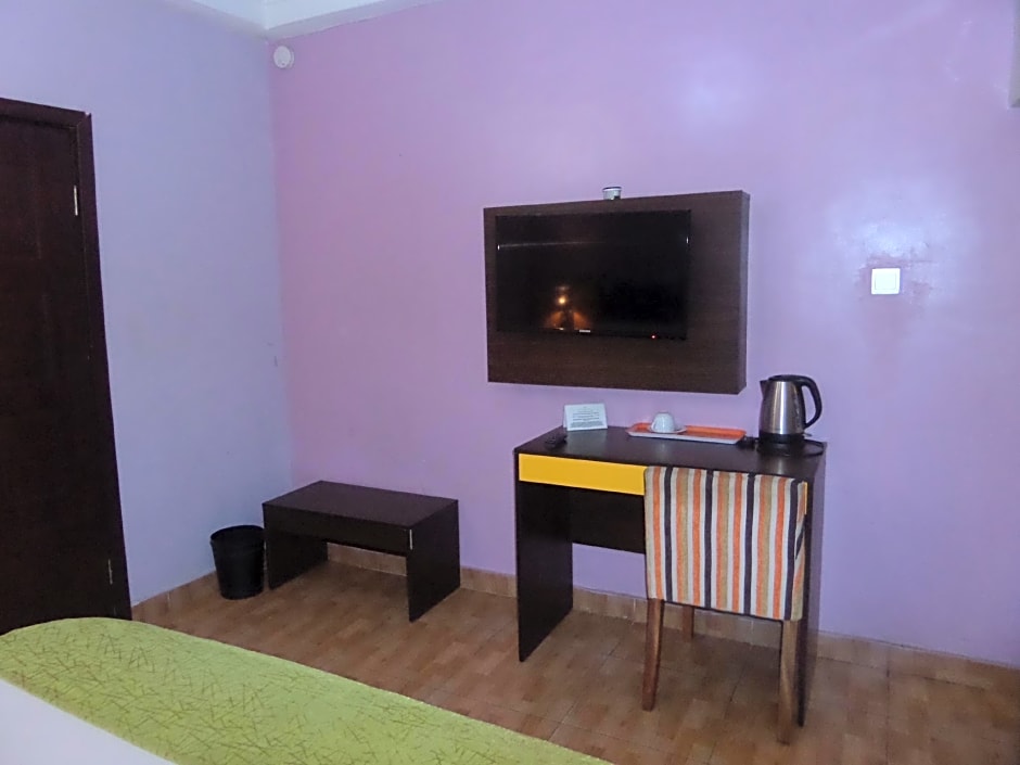 Downtown Royal Hotel GRA