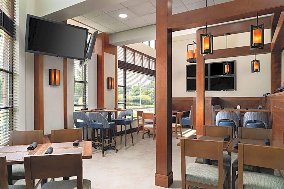 DoubleTree By Hilton Hotel Bradley International Airport