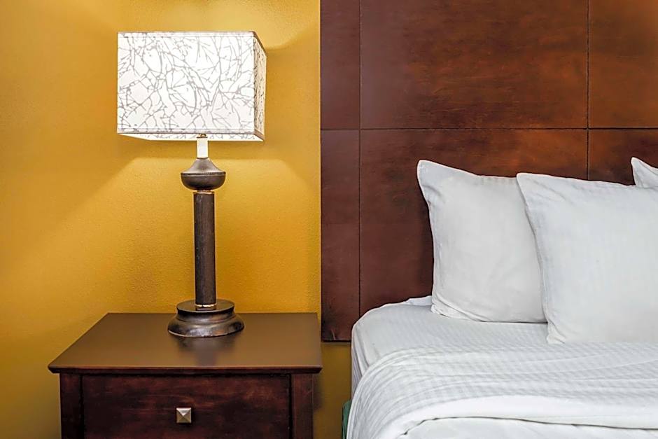 La Quinta Inn & Suites by Wyndham Sheboygan