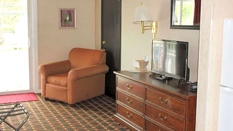 Colonial Inn Ellsworth