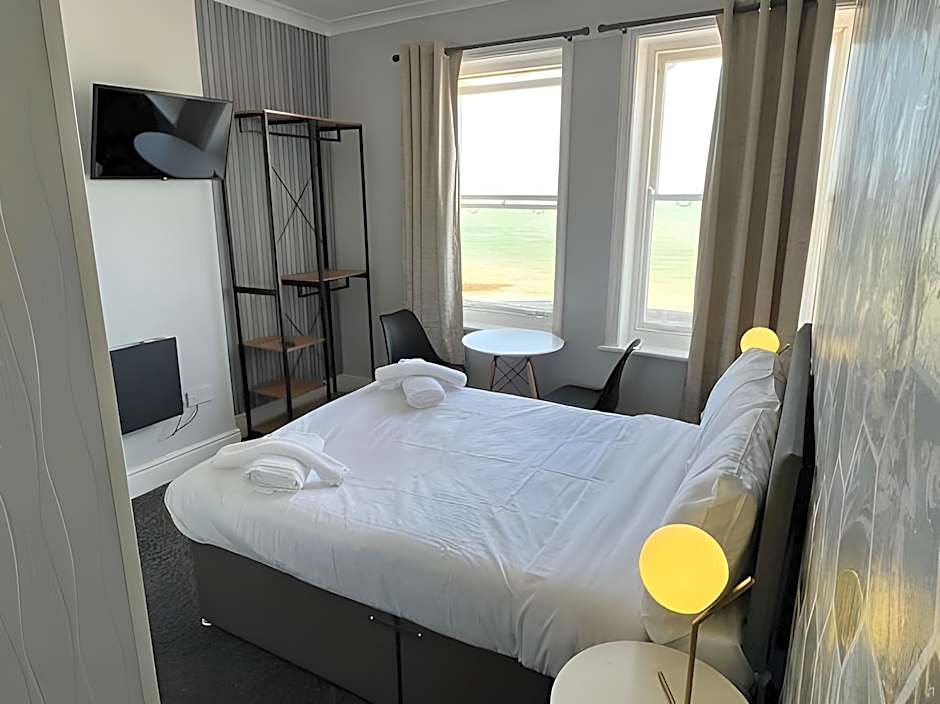 OYO Marine Parade Hotel, Eastbourne Pier