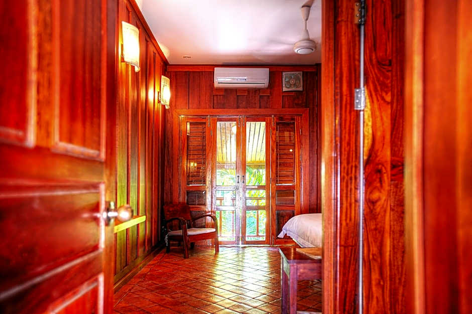 Lotus Villa  Hotel