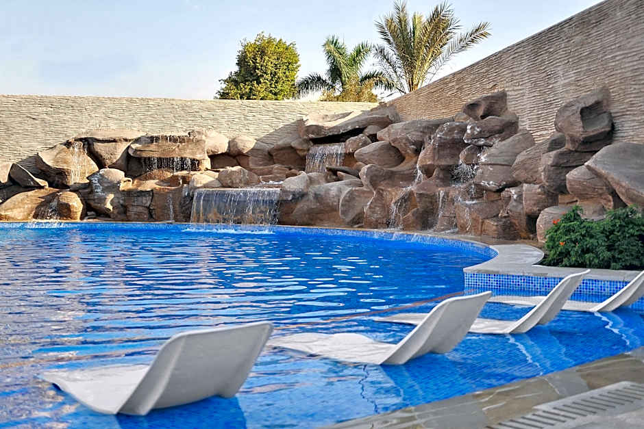 Le Meridien Pyramids Hotel & Spa