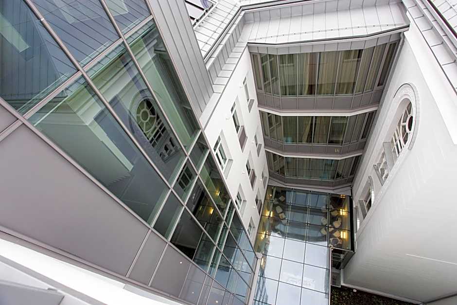 12 Revay Hotel