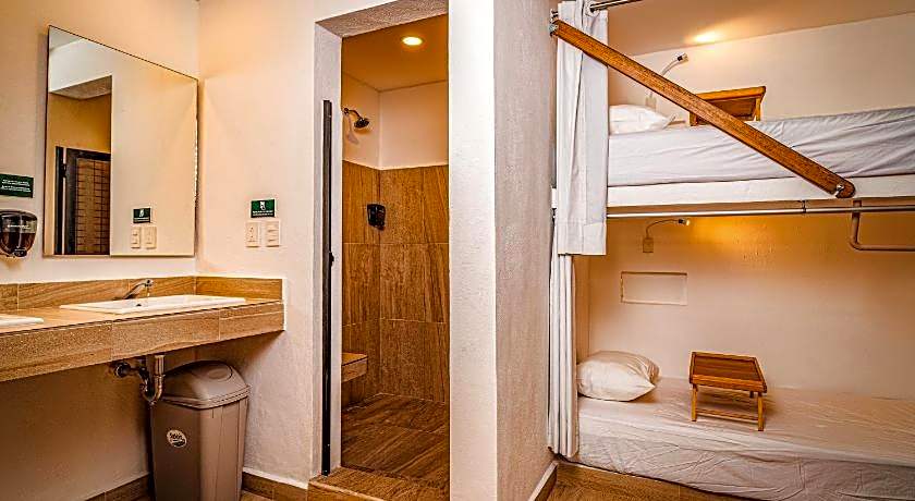 Nomads Party Hotel & Hostel