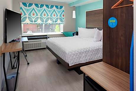 King Room with Accessible Tub - Mobility Access