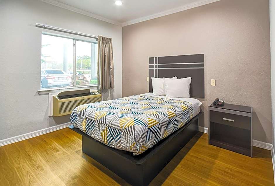 Motel 6 Humble, TX - Houston International Airport