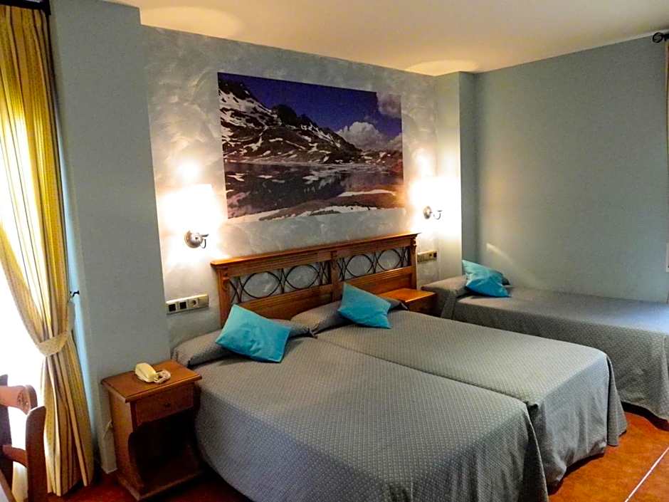 Zdjęcie 1 z 6 — Triple Room